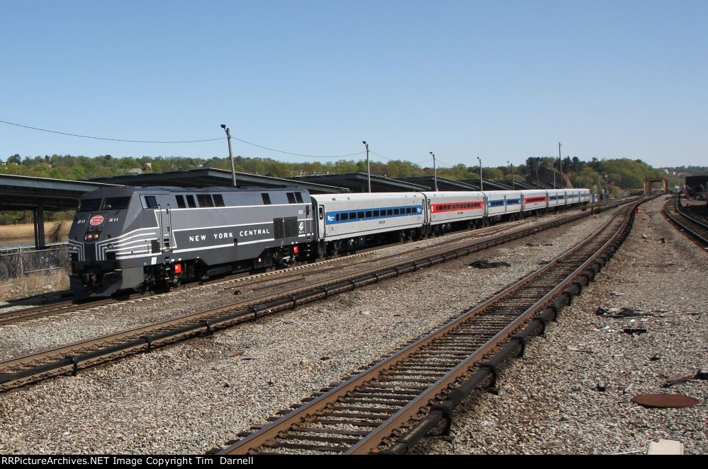 MNCR 211 arriving with a Poughkeepsie train